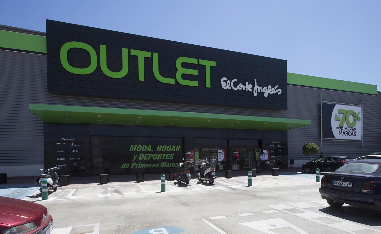 Outlet El Corte Inglés store front